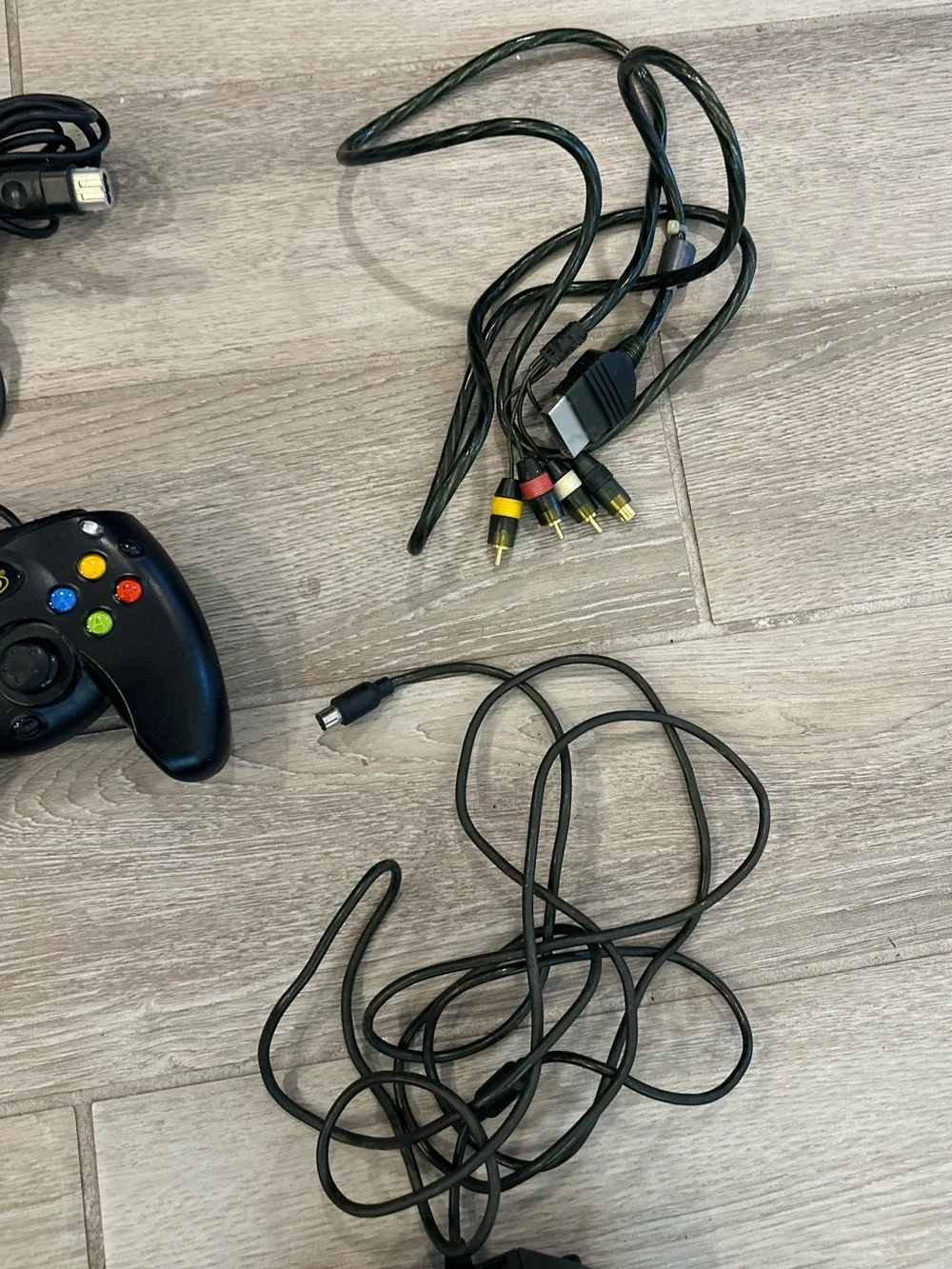 VTG XBOX Original Lot - 3 Controllers (2 OEM & 1 Mad Catz) + Memory Card/Cables